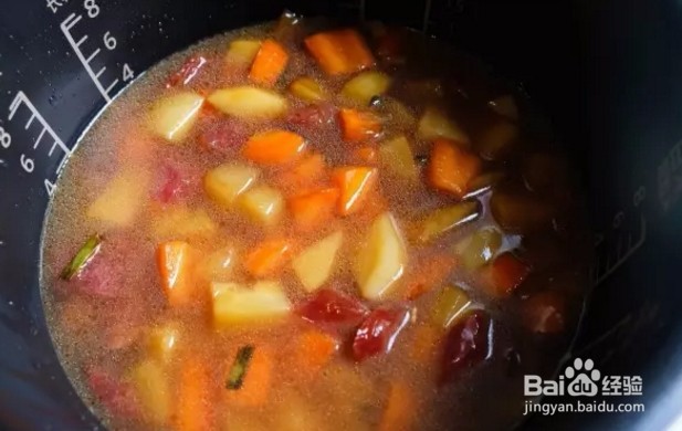 如何做腊肠土豆焖饭？