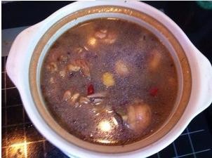 制作蘑菇炖鸡