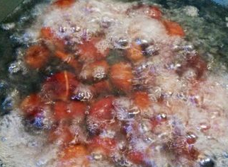 红烧肉炖板栗的做法