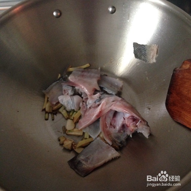 酸菜鲈鱼的做法