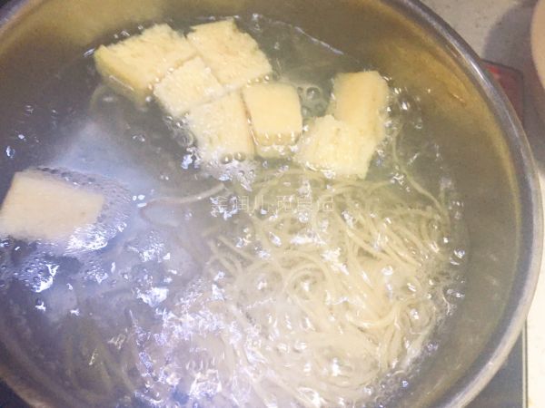 太好吃了～嗦了这碗酸辣粉