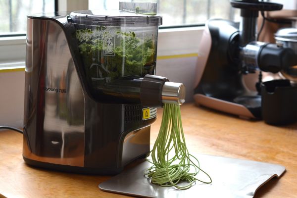 菠菜汁大虾鸡汤面