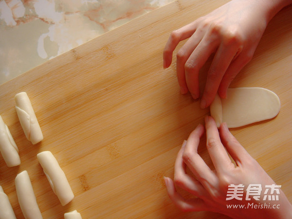 创意中式酥皮点心红梅报春