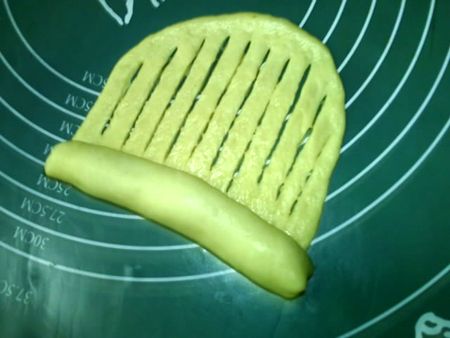 豆沙毛毛虫面包