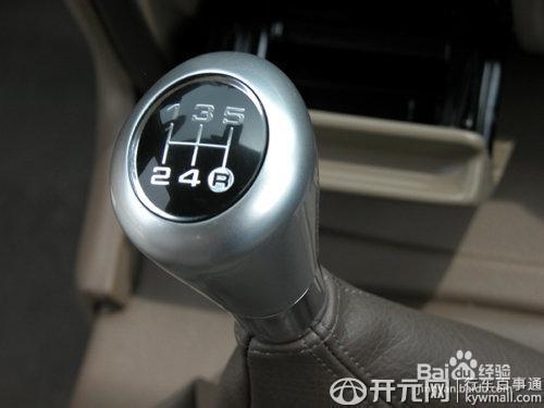 手动挡车怎样完美起步? 不使发动机离合器受伤