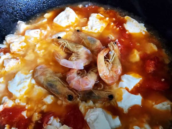 西红柿虾干豆腐羹