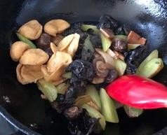 素咸肉莴苣烩面筋