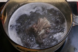 黑豆海带牛尾汤