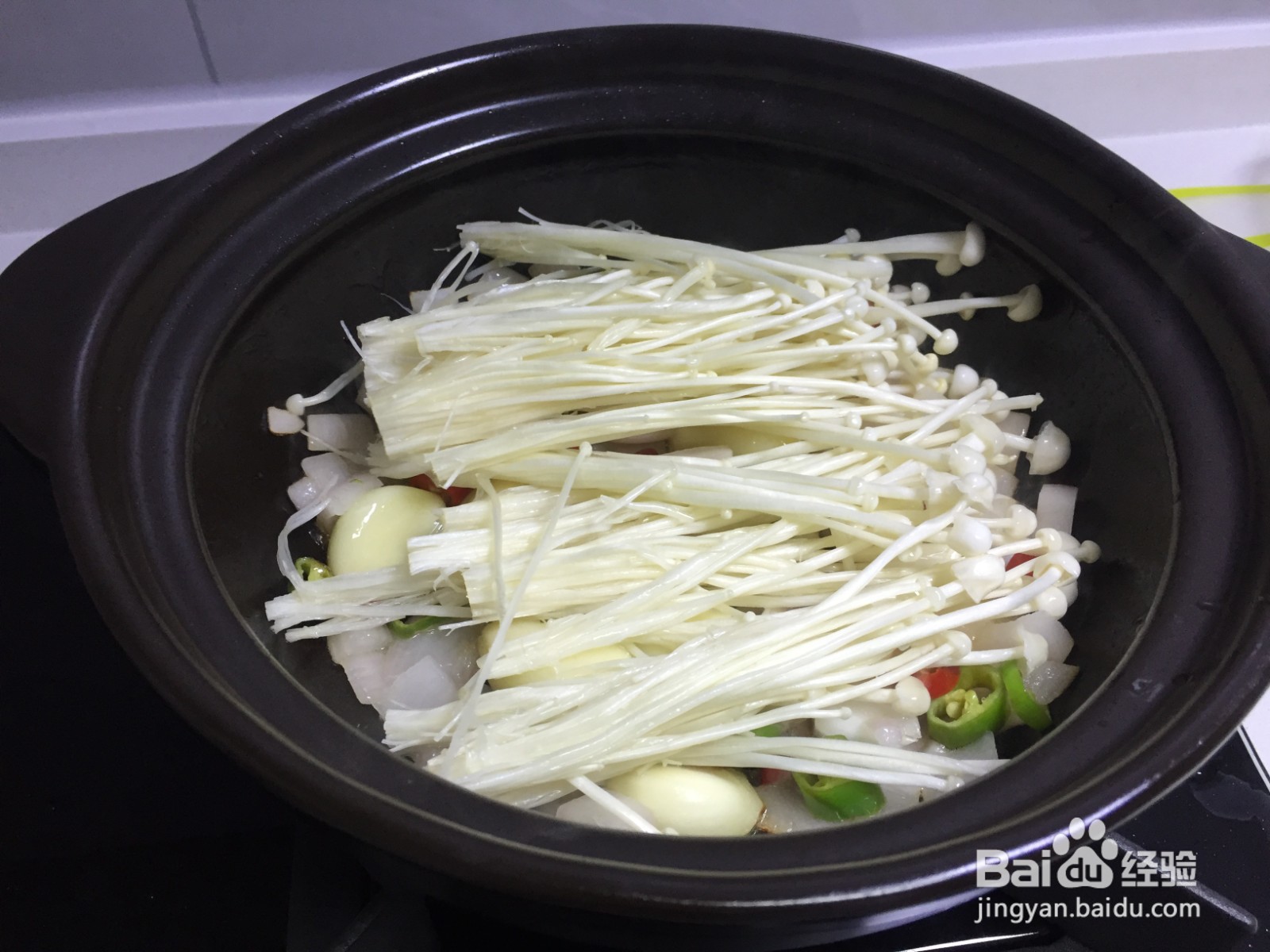 金针菇鲈鱼豆腐煲