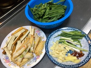 韭菜豆干的做法