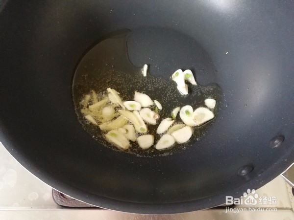 美味的肉末香干炒芹菜