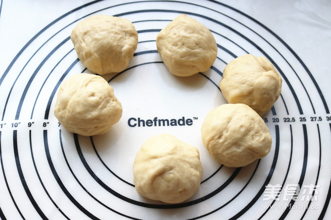 香肠玫瑰花沙拉面包