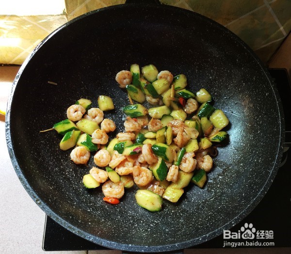 黄瓜炒虾仁的制作方法