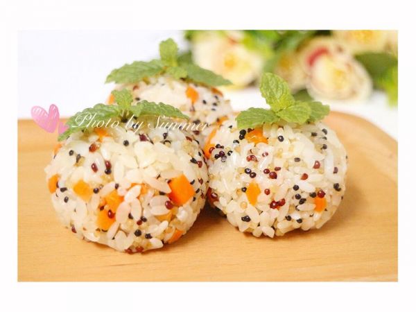 金枪鱼藜麦饭团