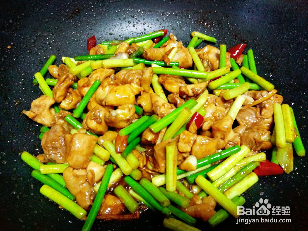 蒜薹炒鸡肉的做法