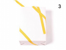 怎样包装礼物之4、基本的双斜线形丝带系法