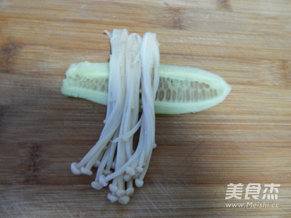黄瓜金针菇卷