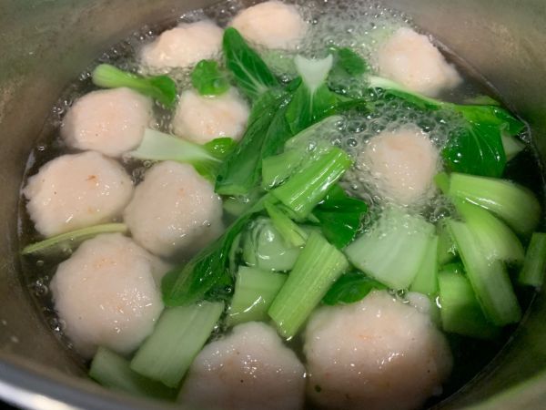 不妨来一碗紫菜虾丸蛋皮汤