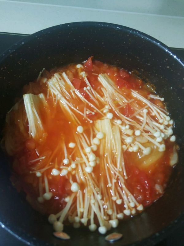 减脂西红柿金针菇浓汤