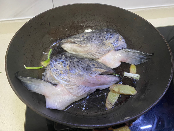 三文鱼头豆腐汤