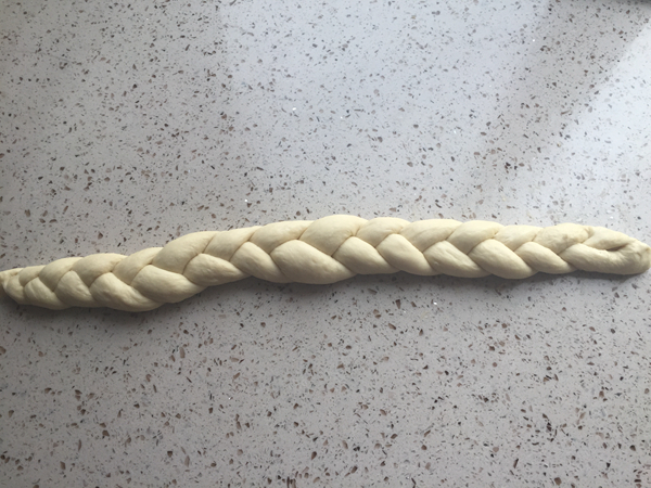 牛奶中种辫子面包