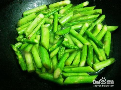芦笋炒虾仁的做法