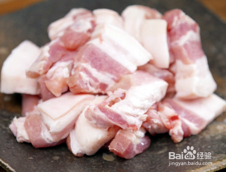 家庭自制五花肉炖白菜