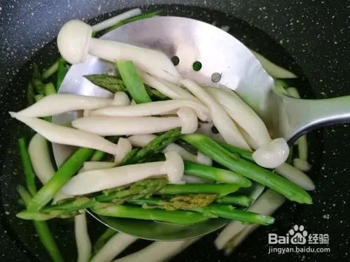 蚝油芦笋炒白玉菇