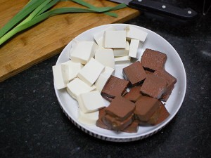 麻辣鸳鸯豆腐煲的做法