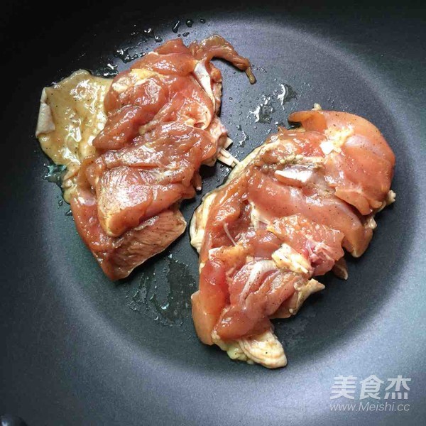 嫩煎黑胡椒鸡腿