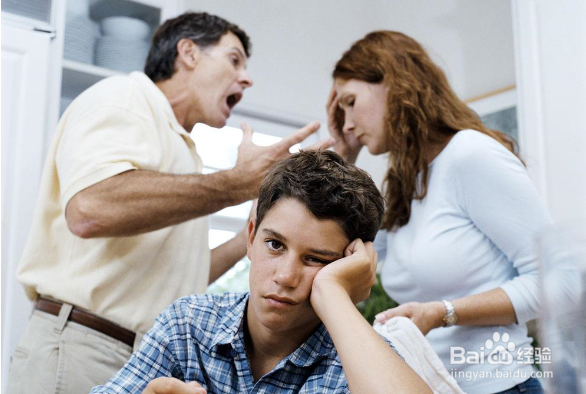 自己的爸爸妈妈总是吵架我们应该怎么办？