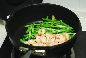 怎么做杏仁芦笋炒虾仁
