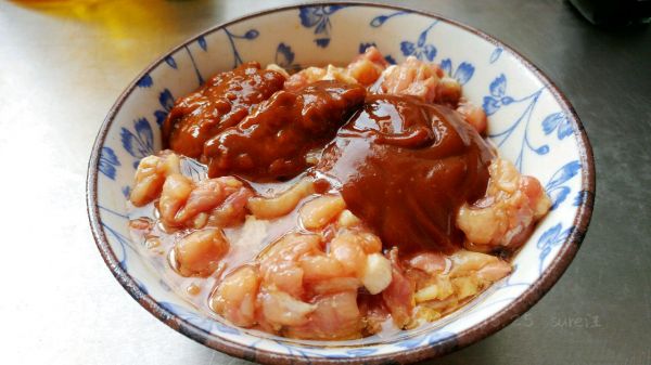 酱酱酱肉芸豆包