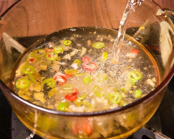 快手酸汤鲜虾面