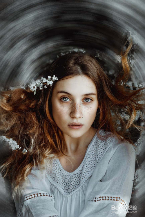 如何使用ps制作高大上人物背景特效?