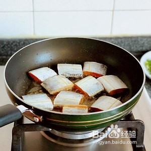 酒酿圆子烧带鱼的做法