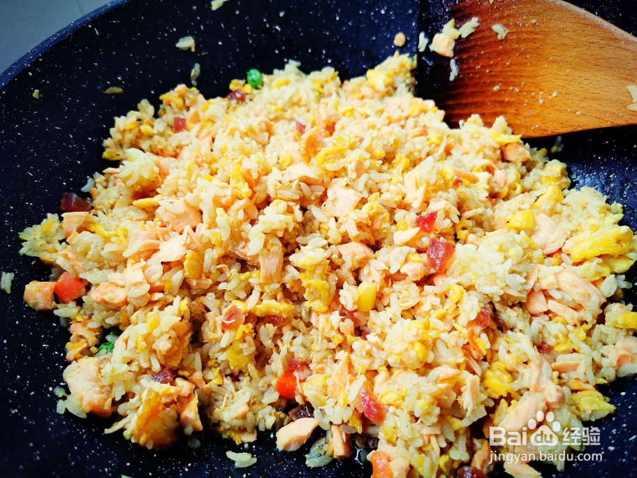 怎么做三文鱼什锦咖喱炒饭？