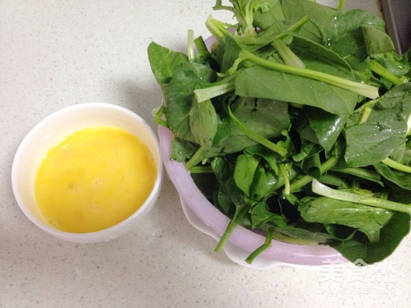 菠菜炒鸡蛋的做法