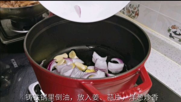 铸铁锅鲍鱼鸡煲