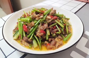香芹炒肉家常下饭菜！