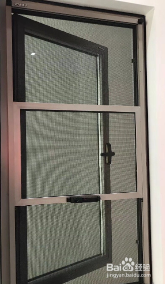 带锁的防盗窗怎么打开