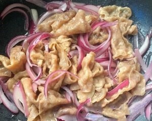 秘制洋葱炒肥牛卷！拌饭巨香