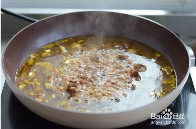 香软绵滑,酱香浓郁的酱烧茄子