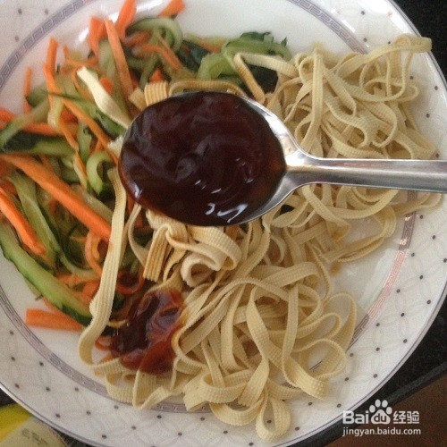 夏季蔬菜凉拌面怎么做？