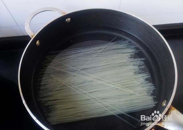 家庭自制酱香肉末炒米粉