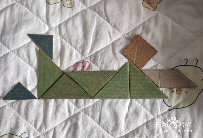 用九巧板怎么拼一个打滚哭闹的小朋友呢?