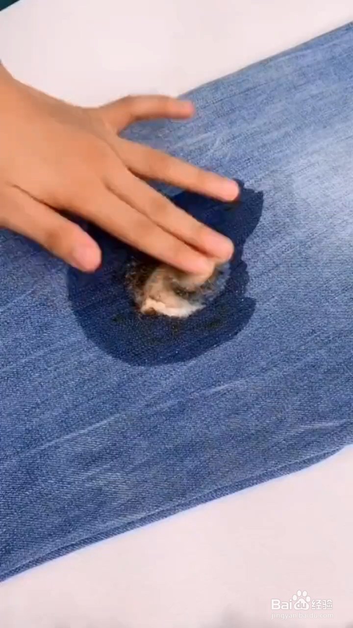 衣服不小心沾上油渍怎么办