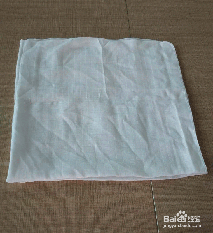 婴儿纯棉纱布尿布的折叠方法