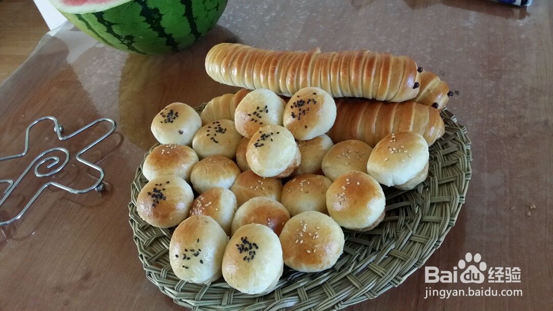 毛毛虫肉松面包的做法