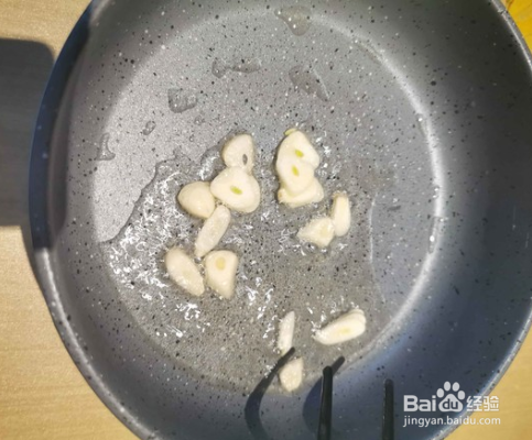 榨菜丝炒鸡蛋的做法